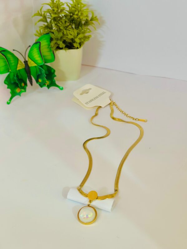 Elegant Pearl Pendant Necklace